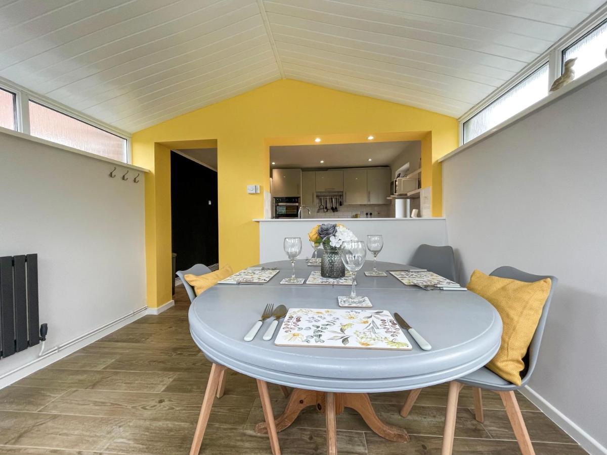 ウェスト・カービー Well Situated, Cosy 2 Bed Houseヴィラ エクステリア 写真
